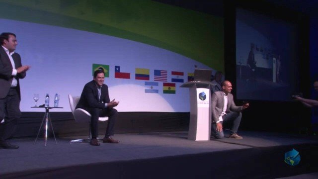 Eduardo Bolsonaro pede namorada em casamento durante Cúpula Conservadora