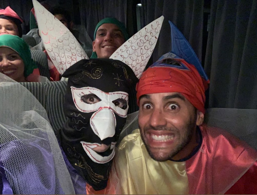 Ivete e marido se fantasiam para curtir folia sem serem reconhecidos