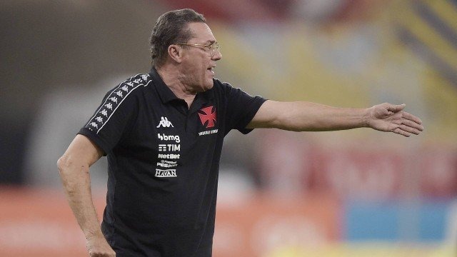 Vasco: ‘outro patamar’ do Flamengo citado por Vanderlei Luxemburgo ameaça lua de mel entre técnico e torcida