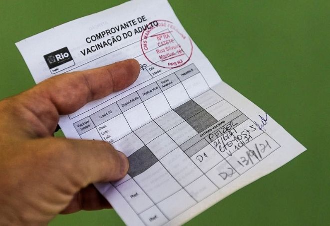 Universidades podem exigir passaporte vacinal, diz ministro
