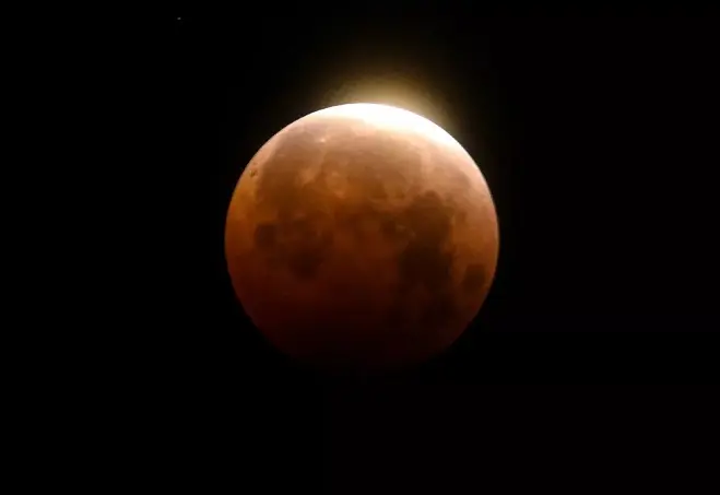 Eclipse lunar quase total poderá ser visto em todo o Brasil nesta semana