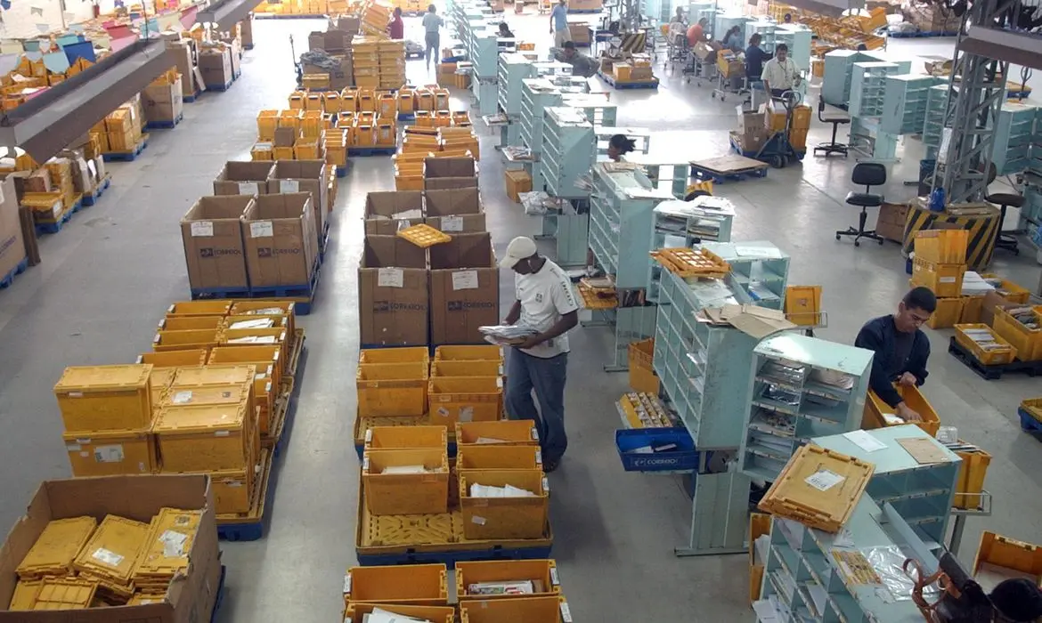 Correios passam a entregar no Brasil compras feitas em sites de lojas do Paraguai