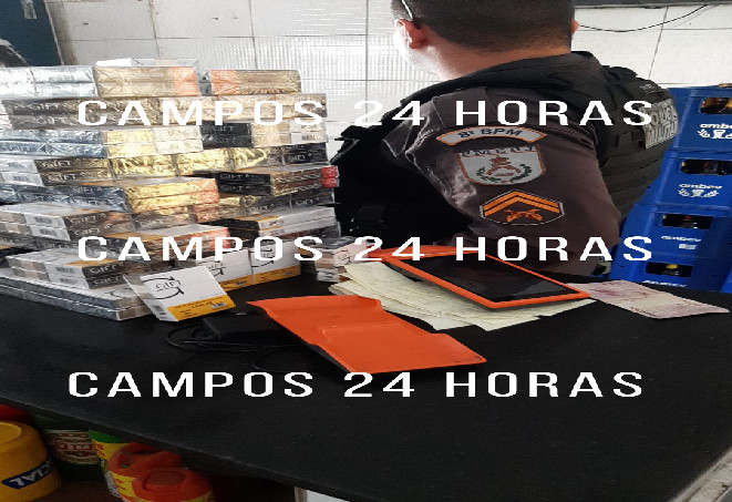 Materiais de apostas e cigarros sem nota dentro de bar