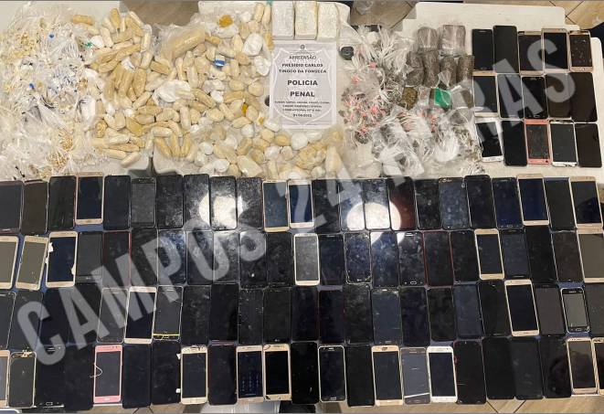 Agentes da SEAP apreendem 107 celulares, chips e drogas em presídio de Campos
