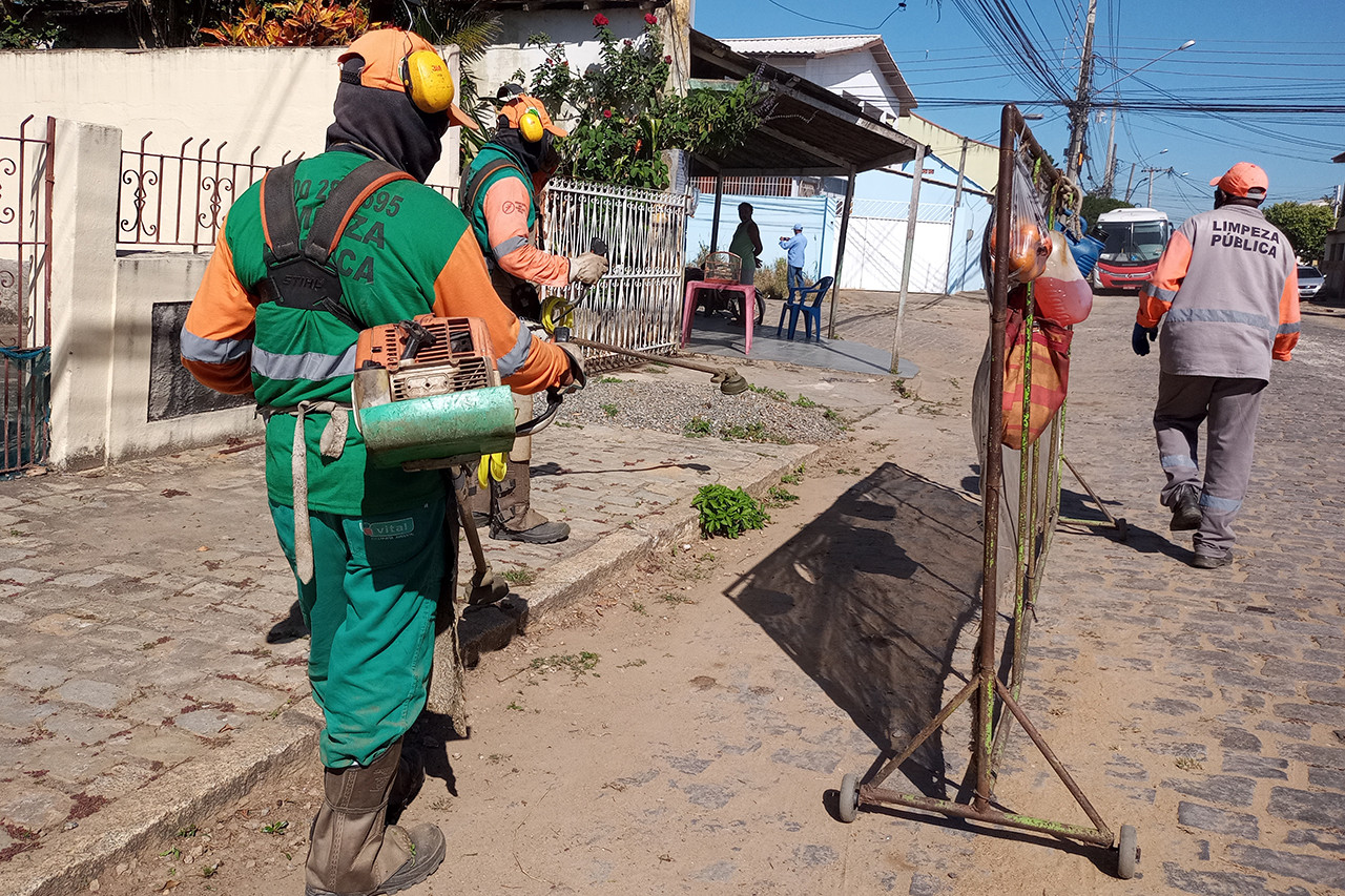 Limpeza Pública dinamiza serviços e atua em mais de 10 bairros simultaneamente