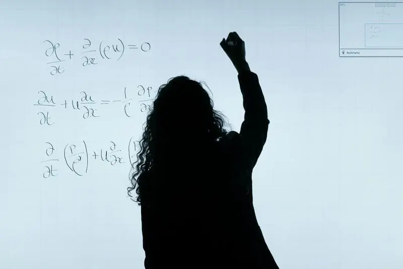 Programa oferece cursos gratuitos sobre IA para professores