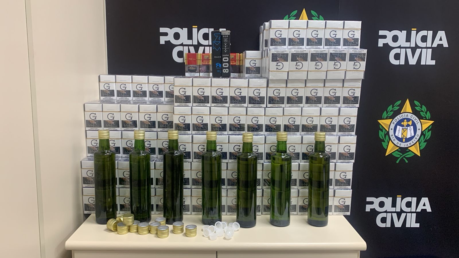 Polícia Civil estoura depósito clandestino de cigarros
