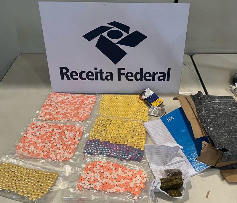 Receita apreende ecstasy, maconha e comprimidos abortivos