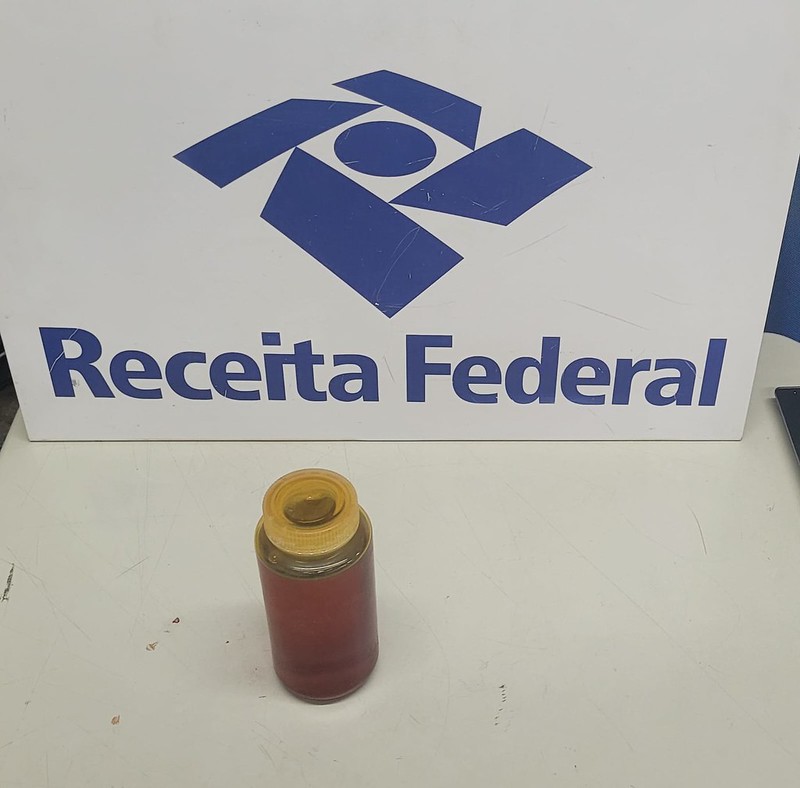 Receita Federal apreende maconha líquida no Aeroporto do Galeão