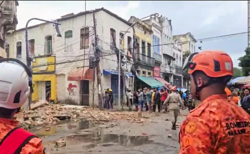 Desabamento de casarão causa uma morte no centro do Rio