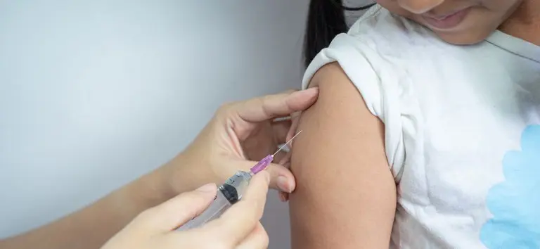 Nova vacina aumenta sobrevida de pacientes e evita que câncer se espalhe
