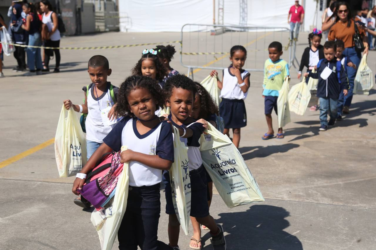 Cerca de três mil estudantes presentes nesta  quinta-feira na 12ª Bienal