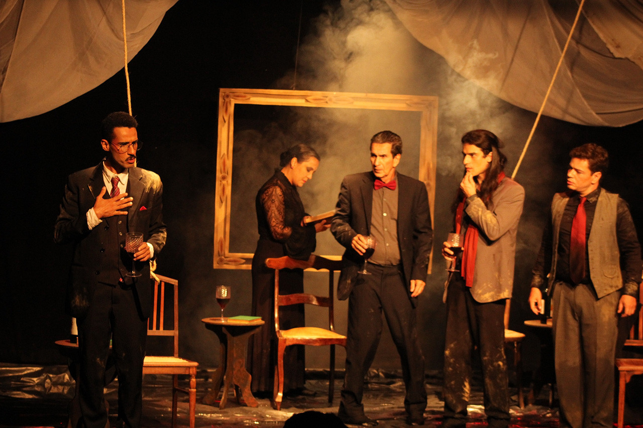 Teatro de Bolso recebe “‘fernandos’ em busca de Pessoa” neste final de semana