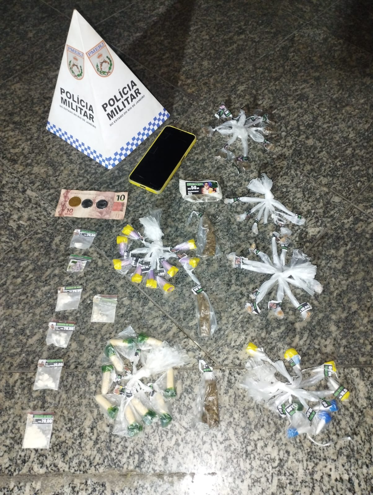 Homens são flagrados com drogas na Baixada Campista