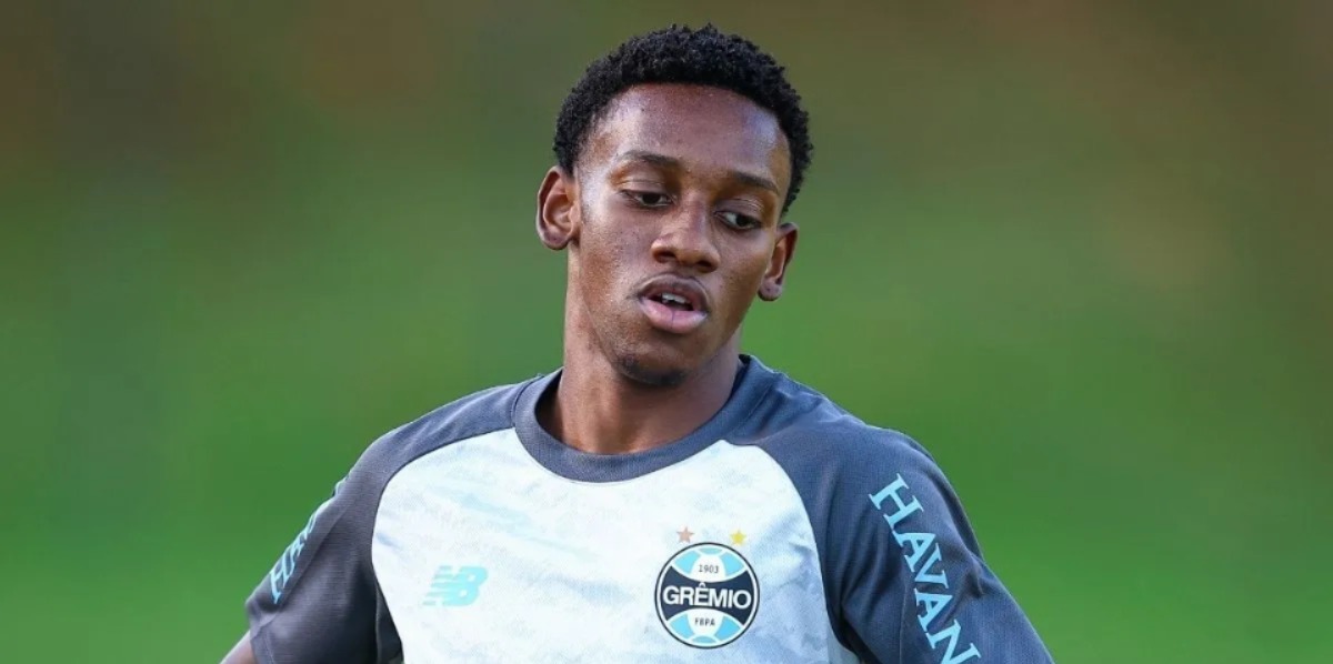 Campista que joga no Grêmio vive o sonho de uma negociação de R$ 70 milhões e o medo da guerra