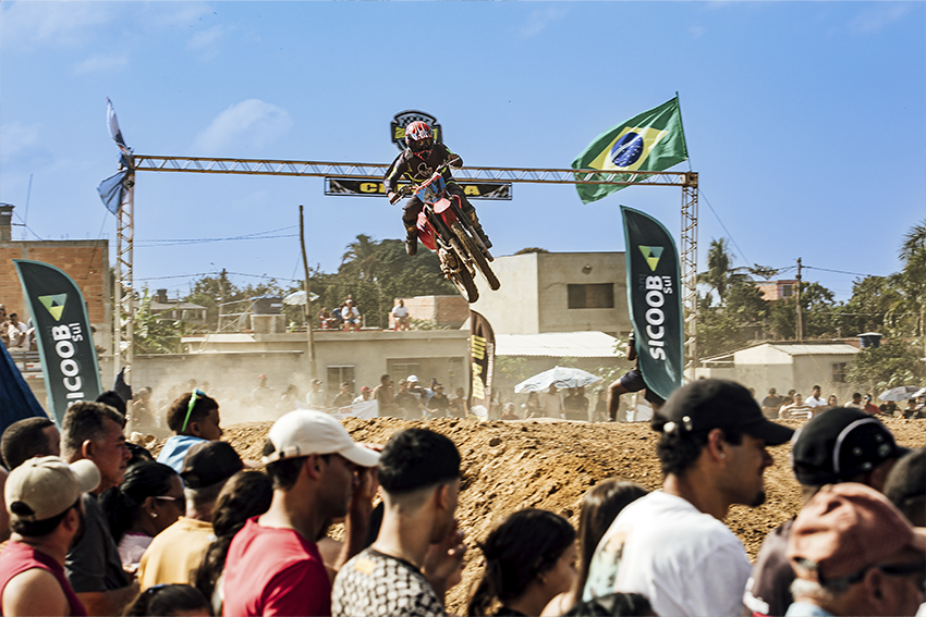 Motocross leva manobras radicais e adrenalina para o 38º Festival do Maracujá