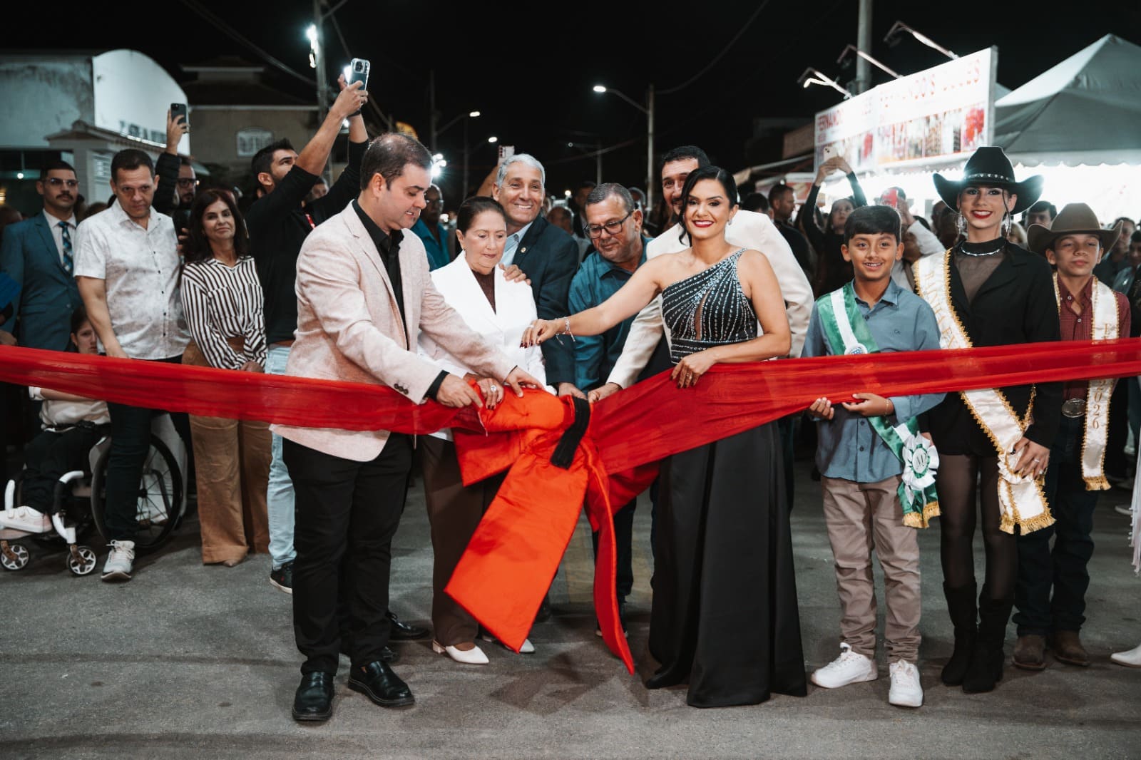 Expo Cardoso começa com grande público, abertura oficial e show de Isadora Pompeo