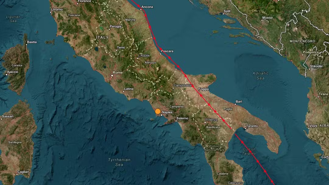 Mapa mostra a região próxima a Nápoles, no sul da Itália, onde foi registrado terremoto.