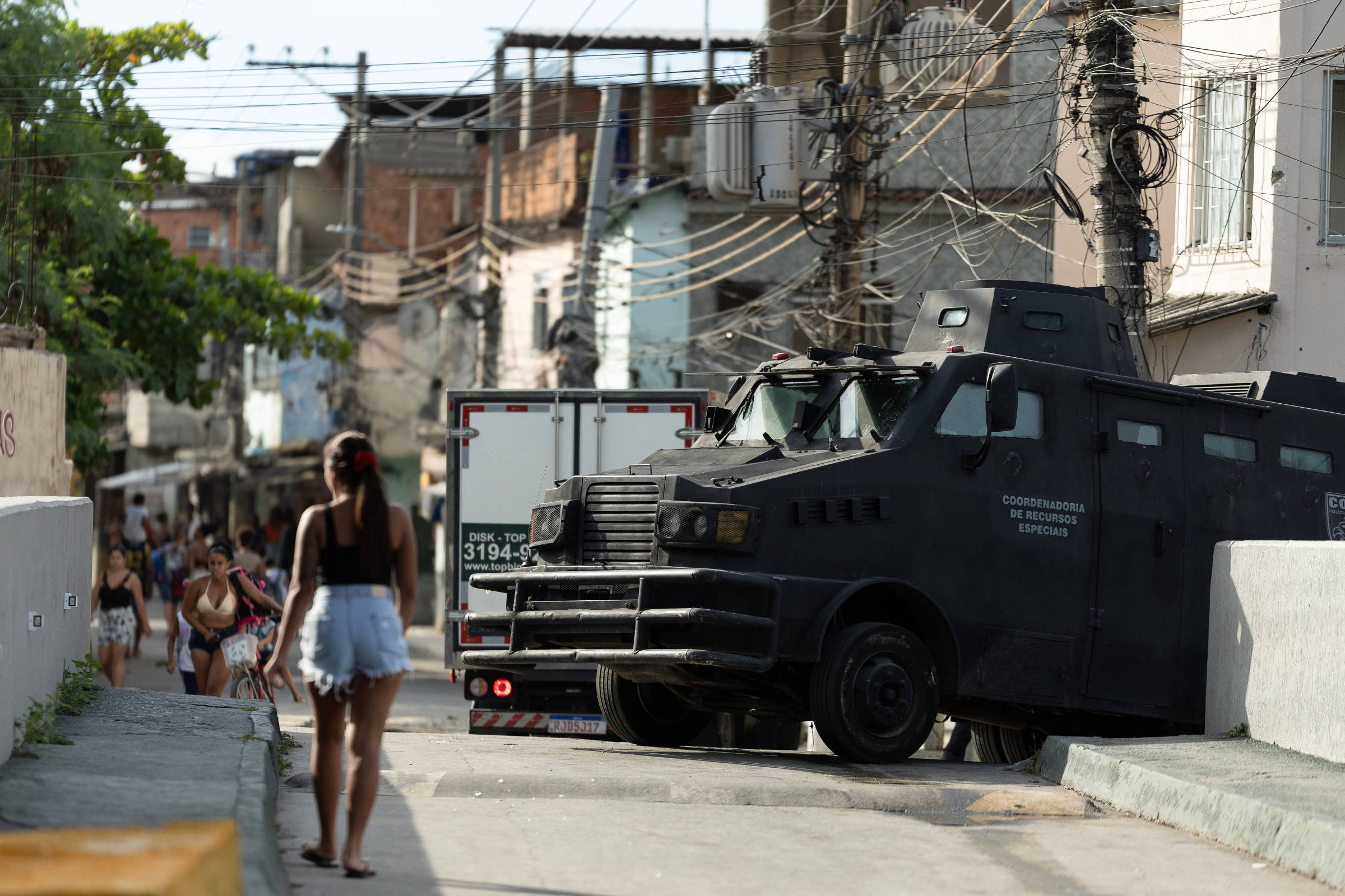 PM ocupa cinco comunidades do Complexo de Israel, no Rio