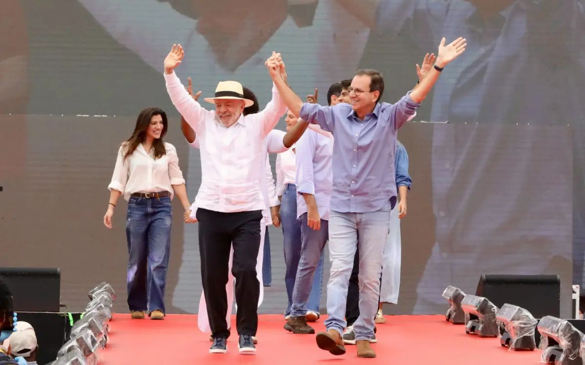 Em campanha no Rio, Lula defende candidatura de Paes: 'É necessidade'