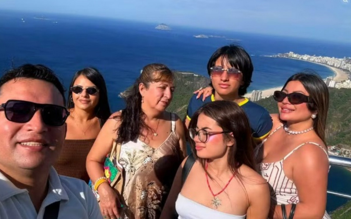 Parente de turistas mortas em queda de helicóptero pede suspensão de voos
