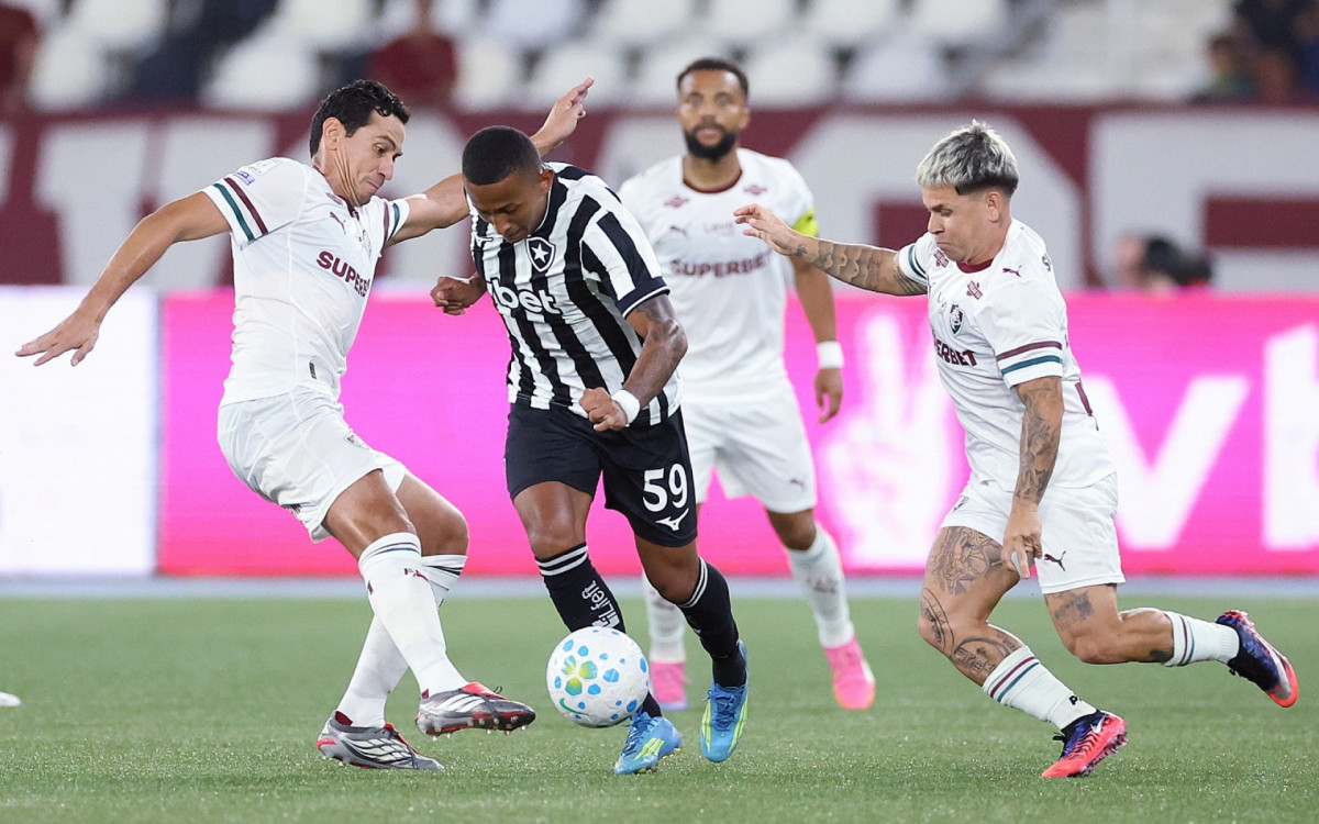 Em jogo movimentado, Botafogo e Fluminense empatam pelo Brasileirão