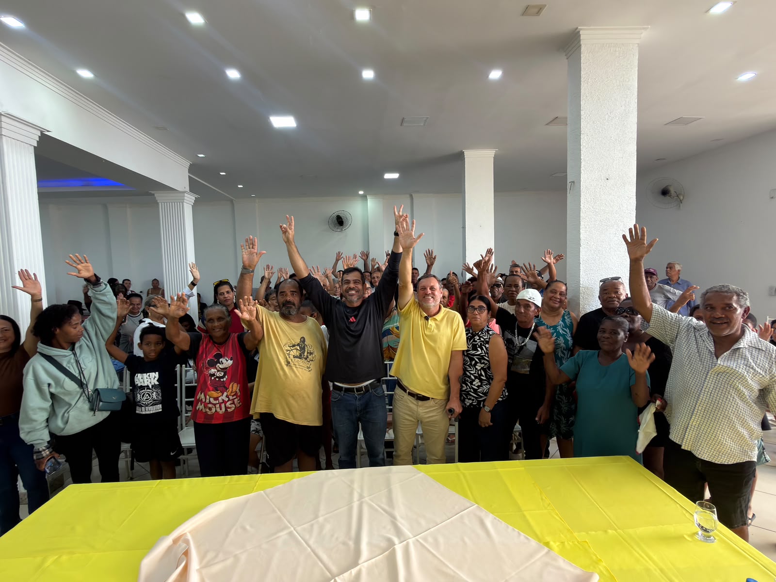 Aldo Aguiar reúne 500 pessoas em prestação de contas e declara apoio a Frederico Paes, Bruno Dauaire e Wladimir Garotinho