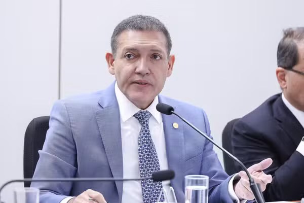 TSE cria órgão para monitorar fake news e uso indevido de IA nas eleições