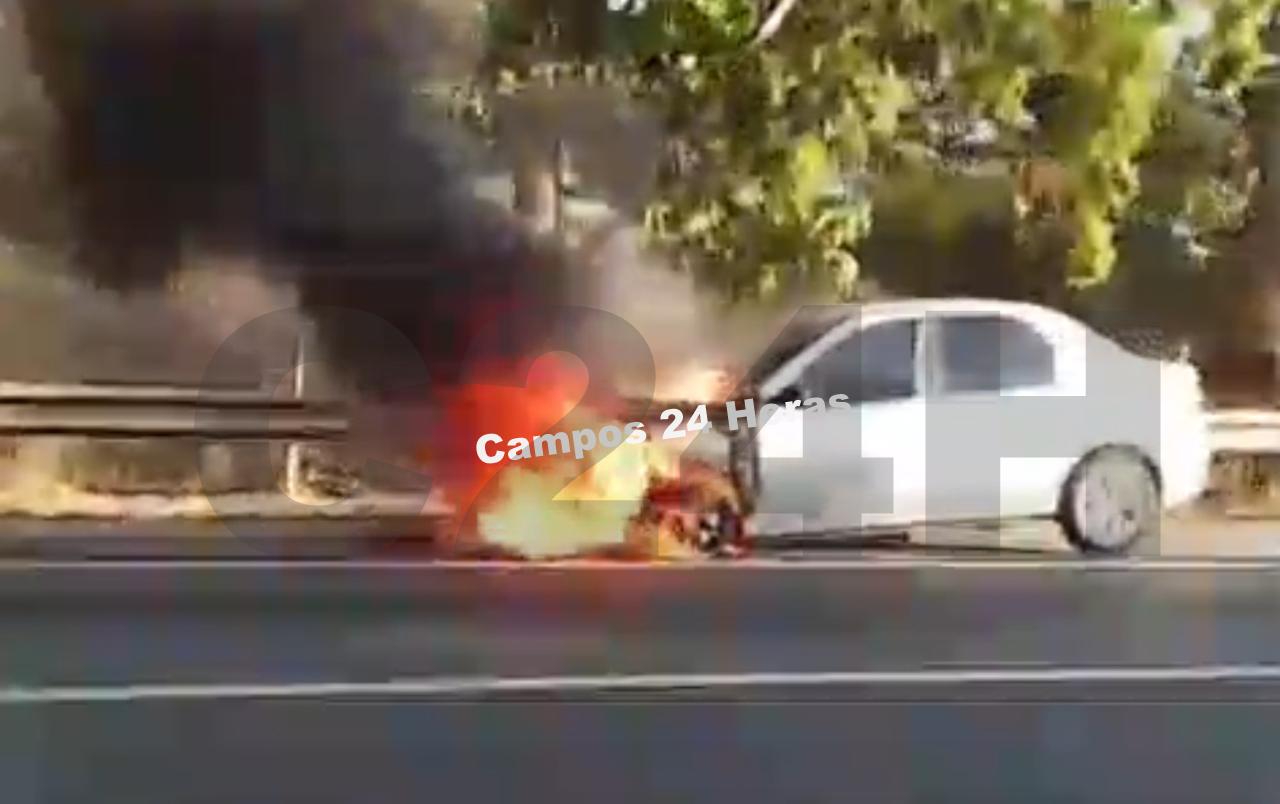 Vídeo: Carro pega fogo nesta manhã na BR-101, em Campos