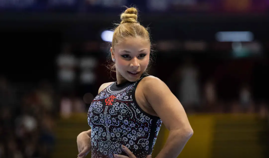 Flávia Saraiva fatura ouro na trave e no solo no Campeonato Brasileiro