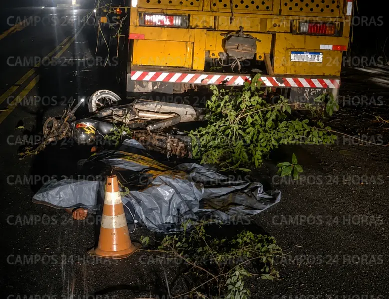 Motociclista morre após bater na traseira de caminhão na RJ-224