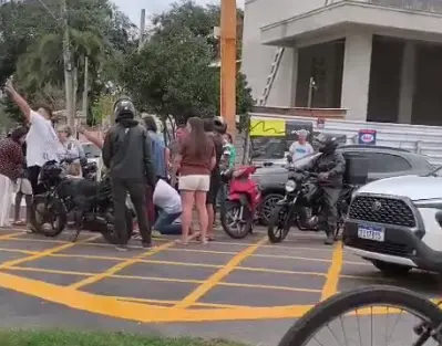 Motociclista fica ferido após colisão entre carro e moto no bairro Turf