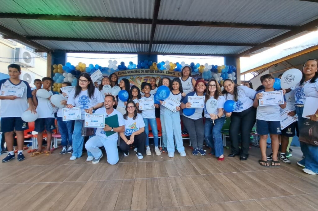 Secretaria comemora melhor nota do Ideb em Escola de Tocos com a comunidade