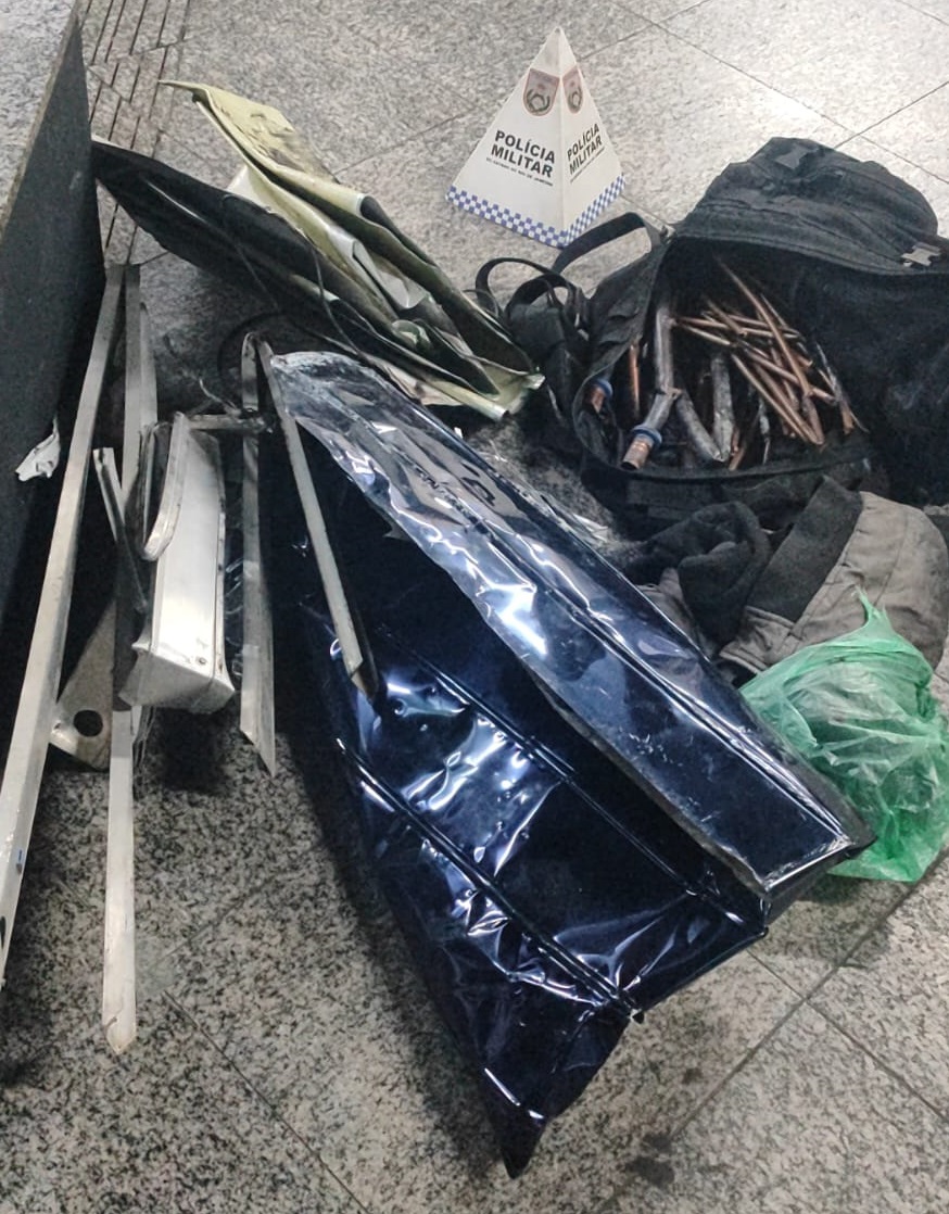 Suspeitos são presos em flagrante após furto a residência no Centro de Campos
