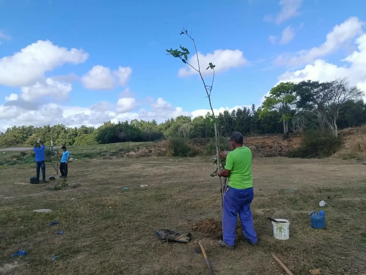 Meio Ambiente e Moto Club promovem arborização de margens do Rio Ururaí
