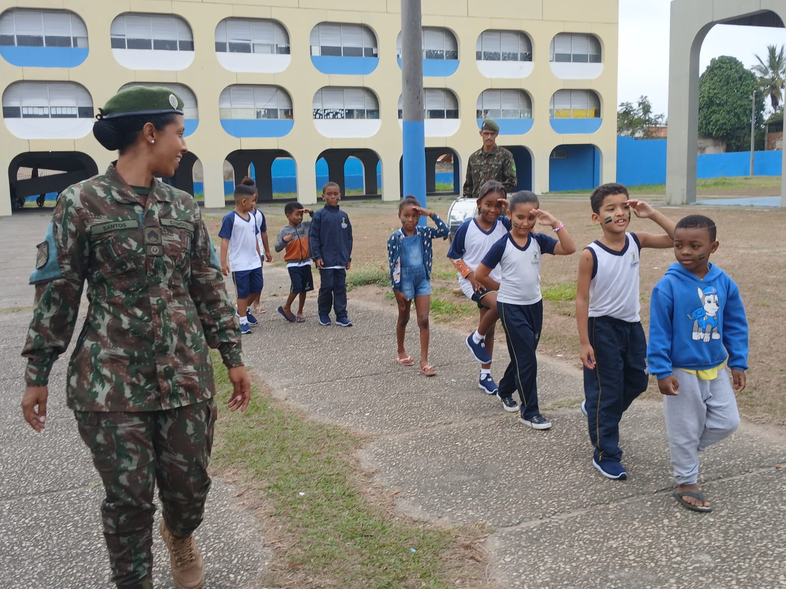 Escolas da rede municipal recebem programação educativa e recreativa em celebração ao Dia do Soldado