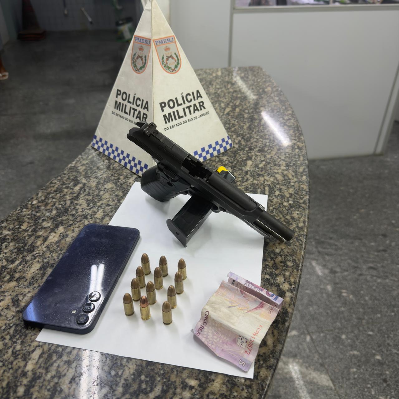 Dupla é presa com pistola e munições durante ação da PM em Guarus