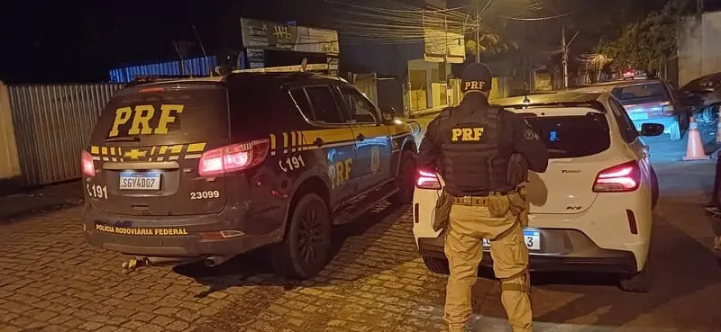PRF recupera veículo roubado na BR-101