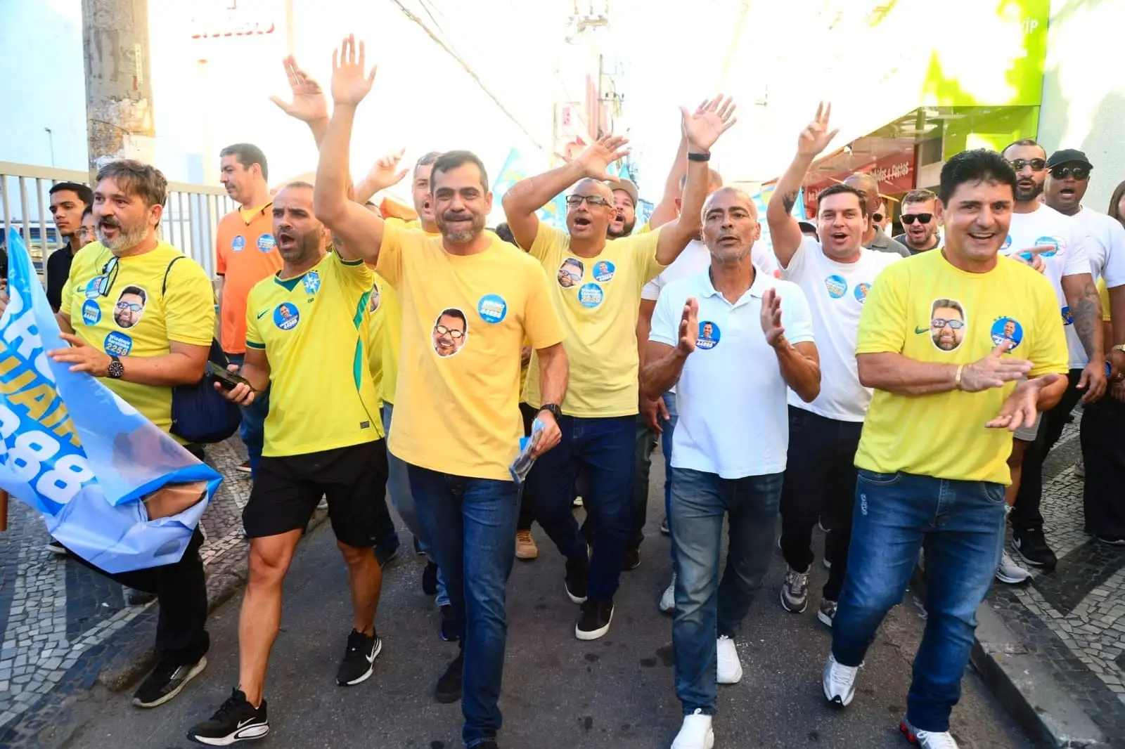Romário participa de caminhada de Bruno Dauaire em Campos