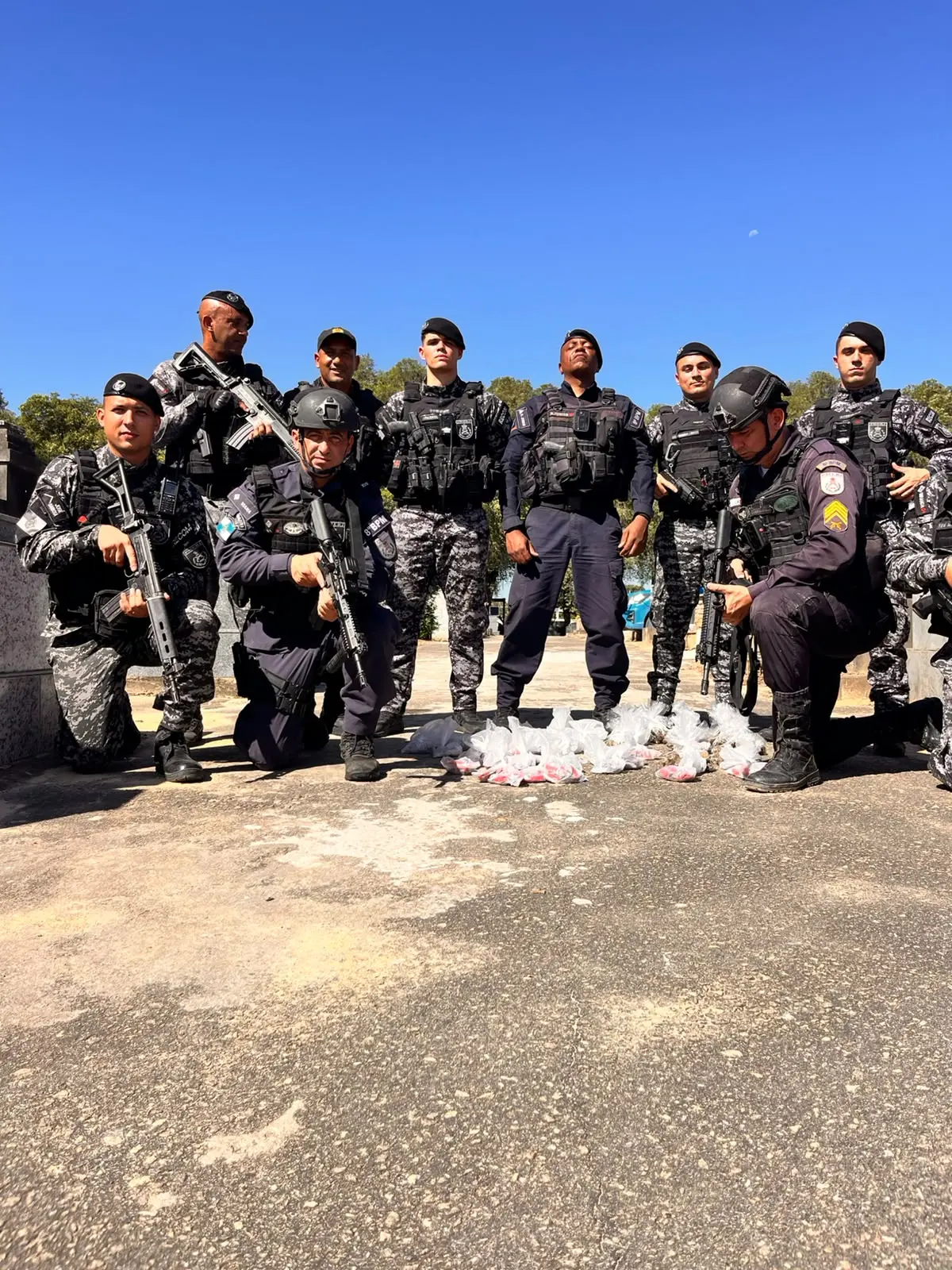 Operação conjunta apreende drogas e prende procurado em Campos; vídeo
