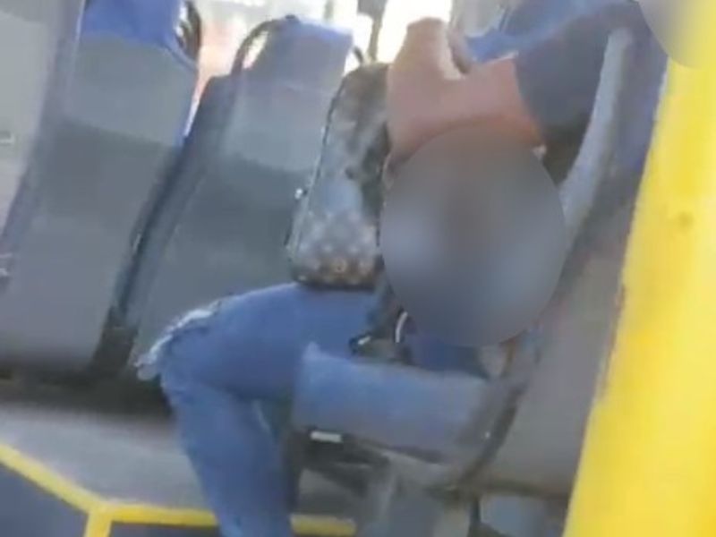 Homem é flagrado praticando ato obsceno dentro de ônibus em Campos
