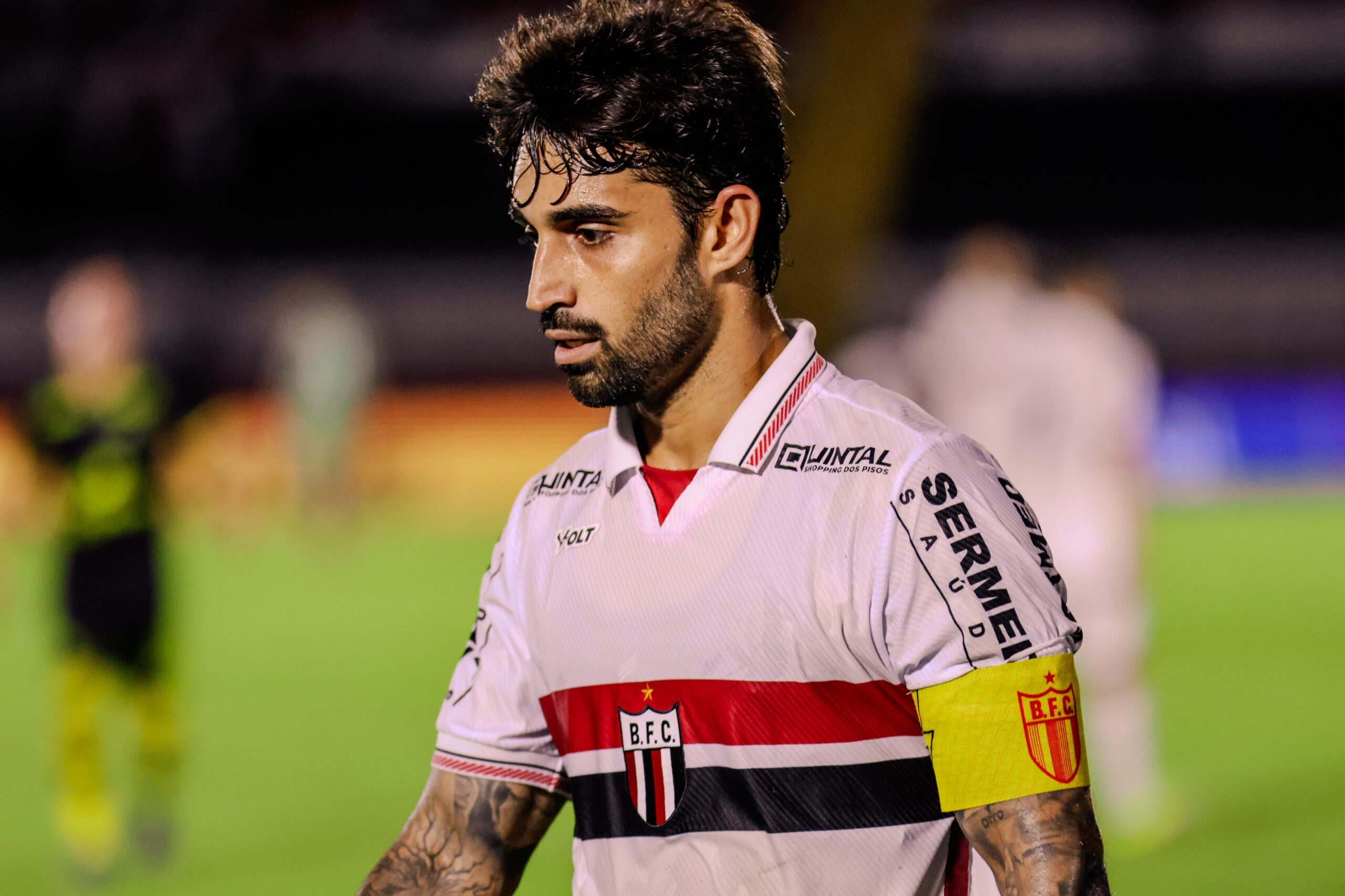 Botafogo-SP recusa proposta do Remo por Patrick Brey e tenta renovar com lateral