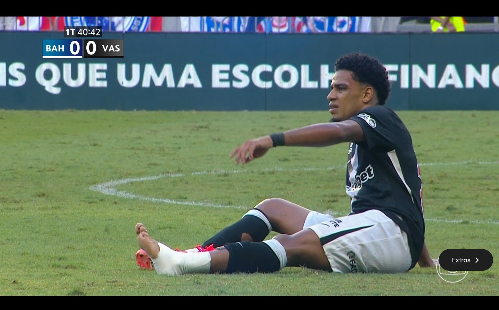 Brenner e Cuesta saem de jogo do Vasco por lesão; atacante diz: "Acho que quebrei o dedo do pé"