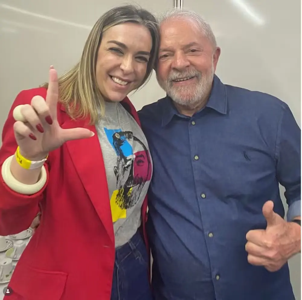 Lula afirma não conhecer lobista; fotos mostram os dois juntos