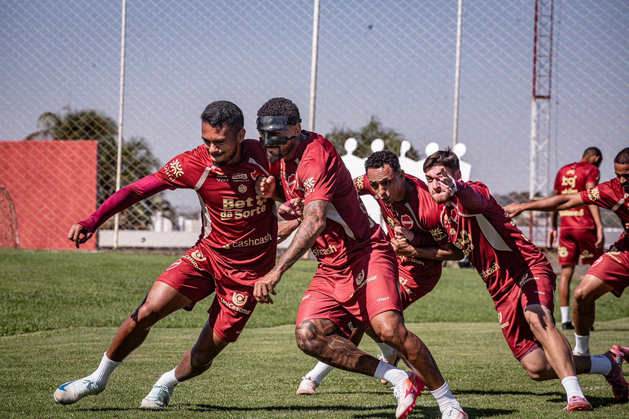 Com quatro derrotas nos últimos cinco jogos, Vila Nova vive seu pior momento na Série B