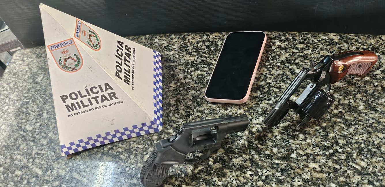 Homem é flagrado com dois revólveres próximo ao CEPOP, em Campos