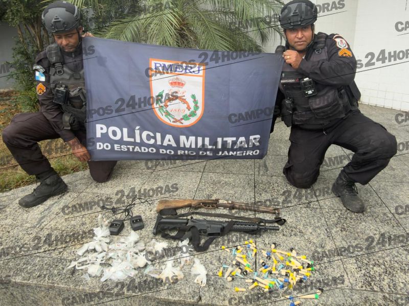 Polícia apreende espingarda, simulacro de fuzil e drogas em área de mata em Guarus