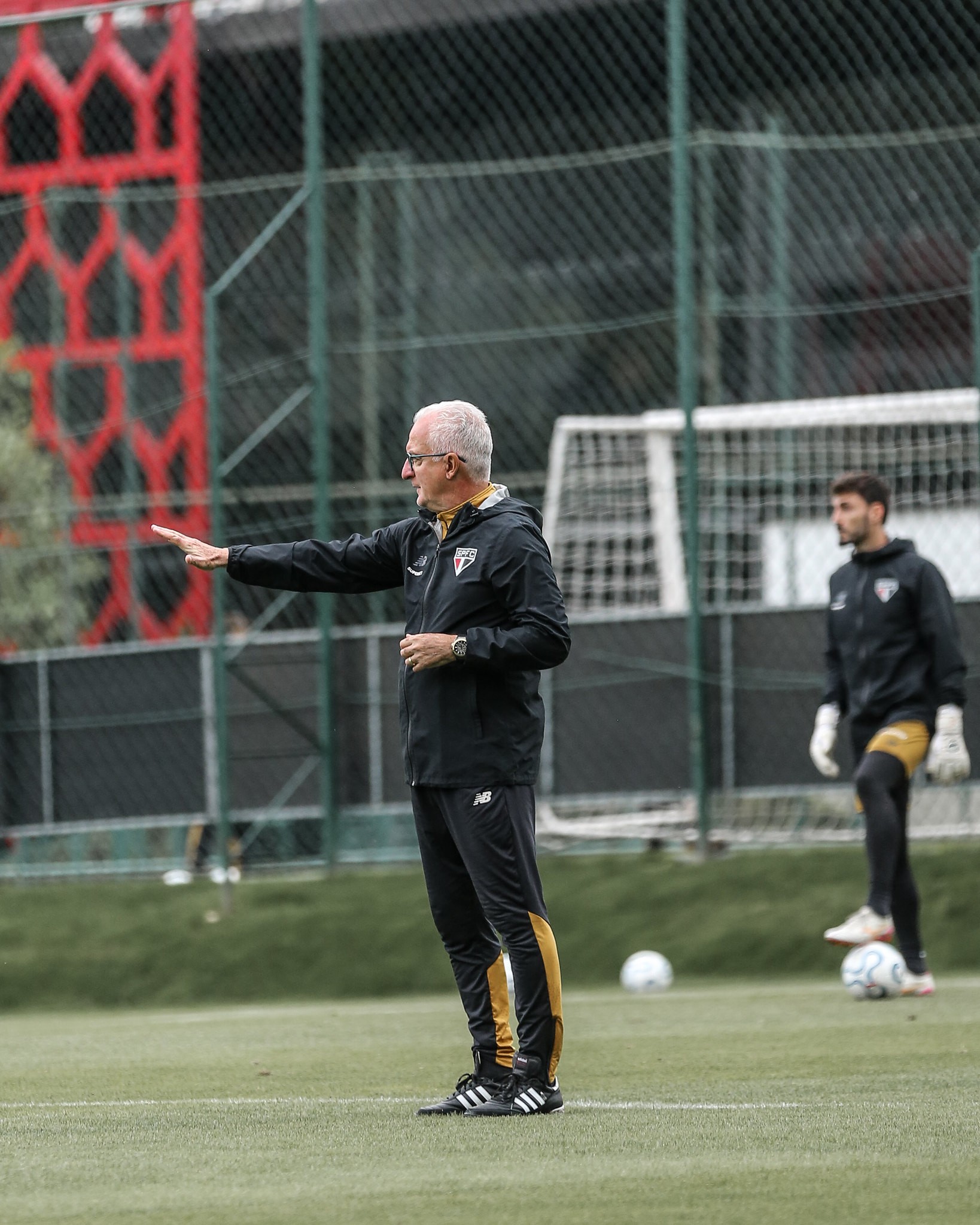 Escalação do São Paulo: Dorival não terá Arthur e relaciona Ryan Francisco para jogo contra...