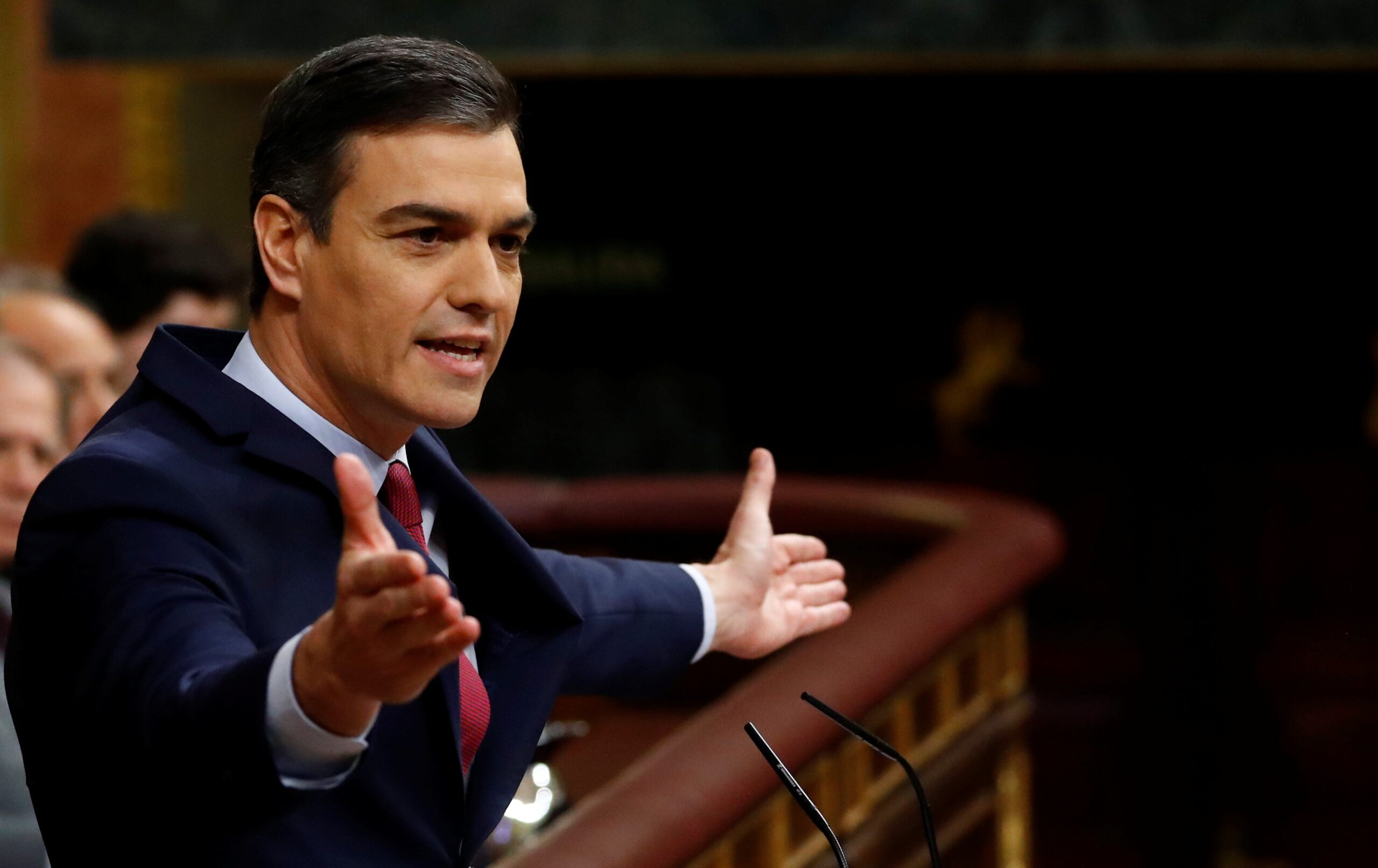 Espanha reage a decisão de Meloni de acirrar fronteiras e impõe limitações a viajantes...