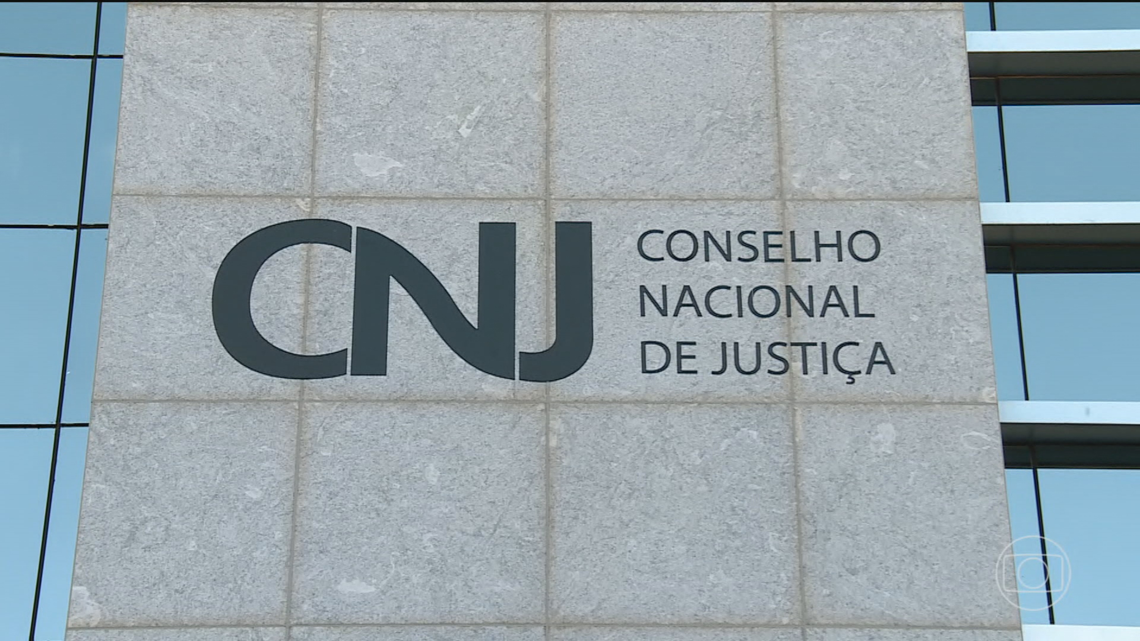 CNJ faz operação em gabinete de desembargador ligado a Nunes Marques